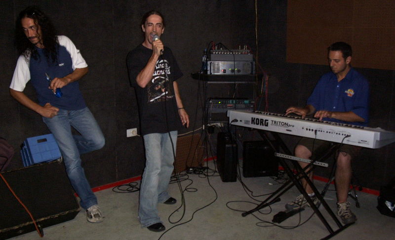 Black Majesty's Gio joins Danny and Sammy at rehearsal (31 Jan 2005)